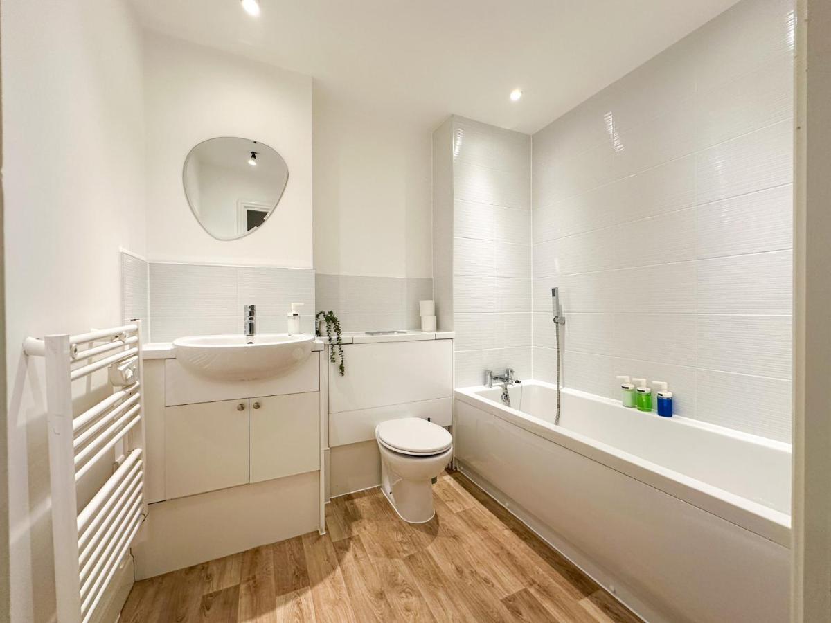 Luxury 2 Bedroom City Centre Apartment - Secure Parking - Amazing Location! Canterbury Eksteriør bilde