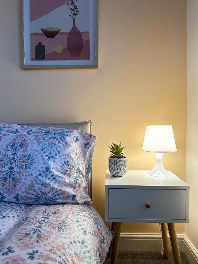 Luxury 2 Bedroom City Centre Apartment - Secure Parking - Amazing Location! Canterbury Eksteriør bilde