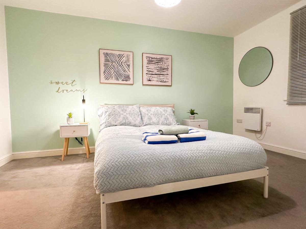 Luxury 2 Bedroom City Centre Apartment - Secure Parking - Amazing Location! Canterbury Eksteriør bilde