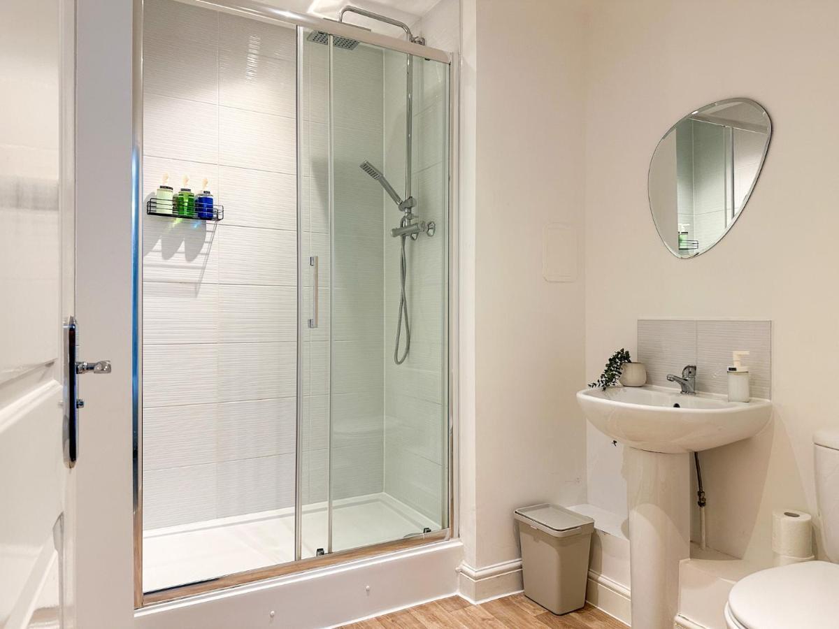 Luxury 2 Bedroom City Centre Apartment - Secure Parking - Amazing Location! Canterbury Eksteriør bilde