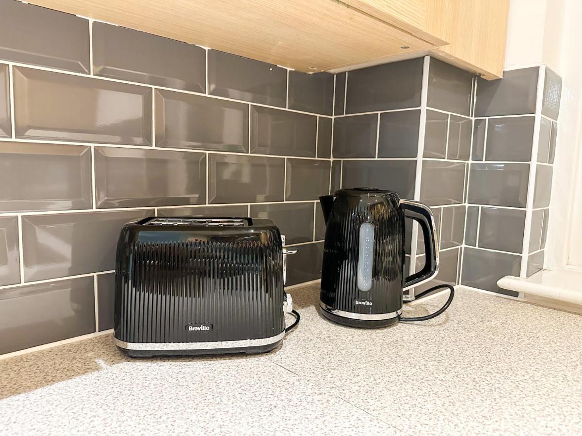 Luxury 2 Bedroom City Centre Apartment - Secure Parking - Amazing Location! Canterbury Eksteriør bilde