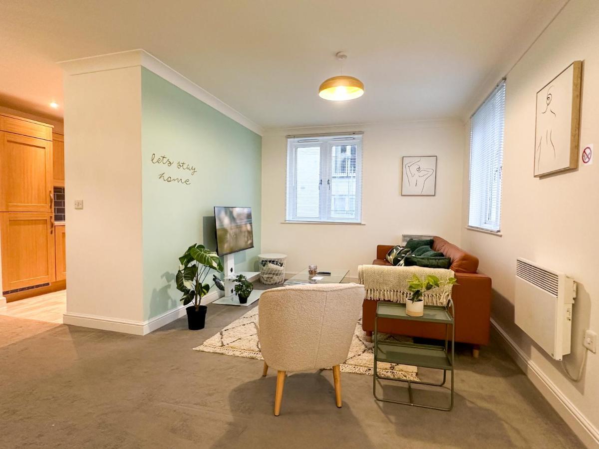Luxury 2 Bedroom City Centre Apartment - Secure Parking - Amazing Location! Canterbury Eksteriør bilde