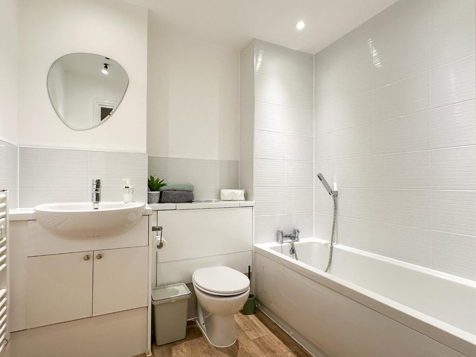 Luxury 2 Bedroom City Centre Apartment - Secure Parking - Amazing Location! Canterbury Eksteriør bilde