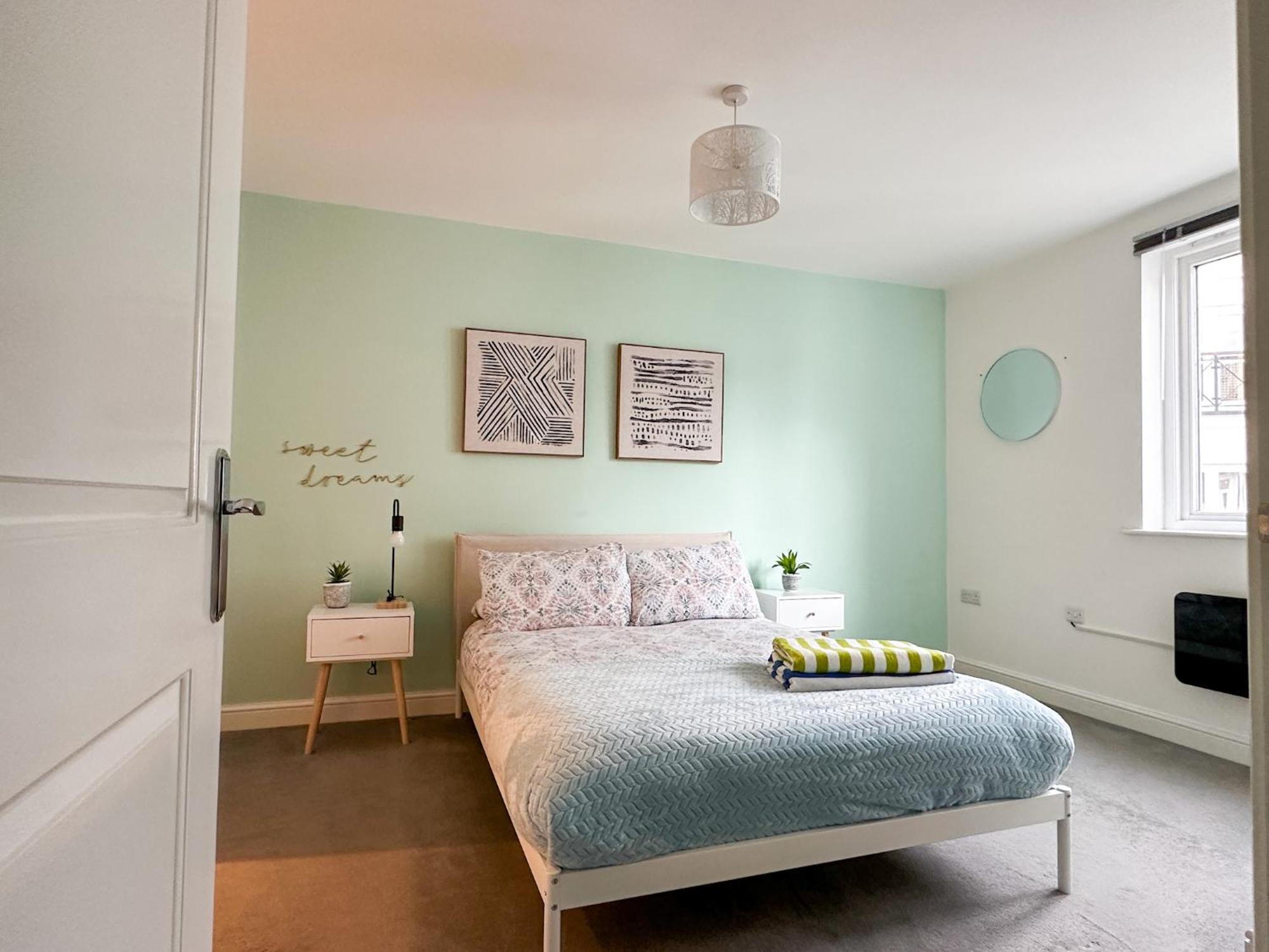 Luxury 2 Bedroom City Centre Apartment - Secure Parking - Amazing Location! Canterbury Eksteriør bilde