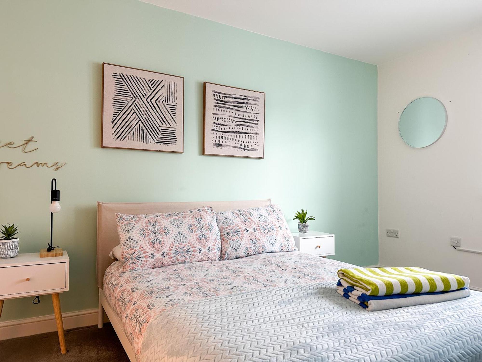 Luxury 2 Bedroom City Centre Apartment - Secure Parking - Amazing Location! Canterbury Eksteriør bilde